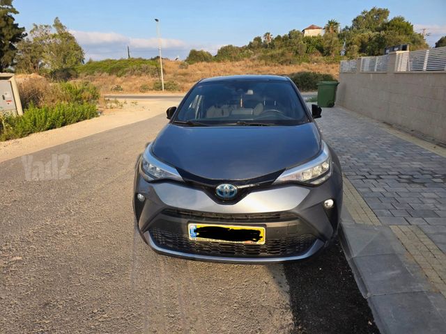 מודעת רכב טויוטה C-HR