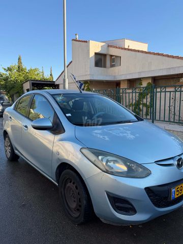 מודעת רכב מאזדה 2