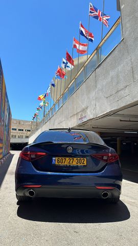 אלפא רומיאו ג'וליה
