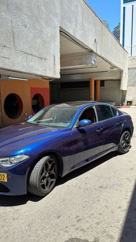 אלפא רומיאו ג'וליה