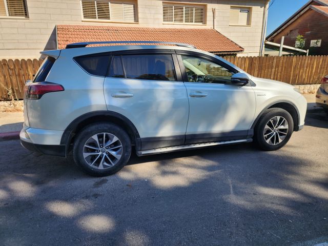 טויוטה RAV4