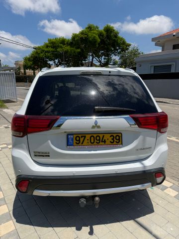 מיצובישי אאוטלנדר