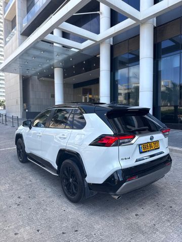 טויוטה RAV4