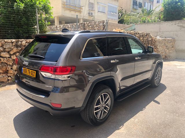 מודעת רכב ג'יפ גרנד צ'ירוקי