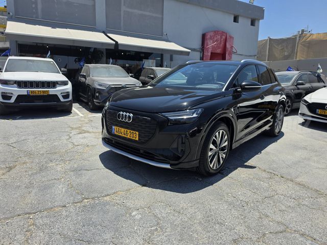 מודעת רכב אאודי Q4 e-tron