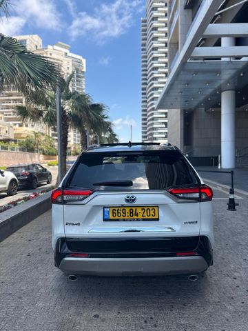 טויוטה RAV4