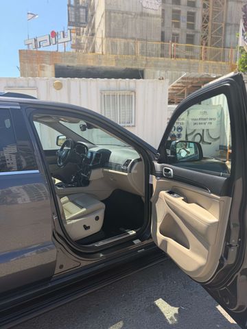 מודעת רכב ג'יפ גרנד צ'ירוקי