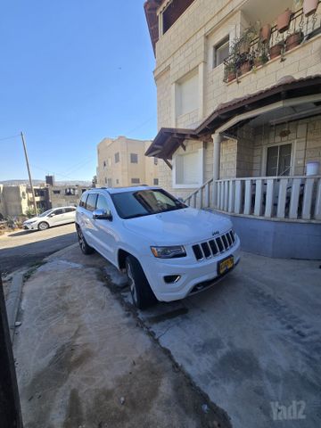 מודעת רכב ג'יפ גרנד צ'ירוקי