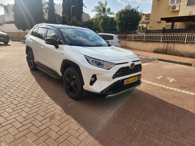 טויוטה RAV4