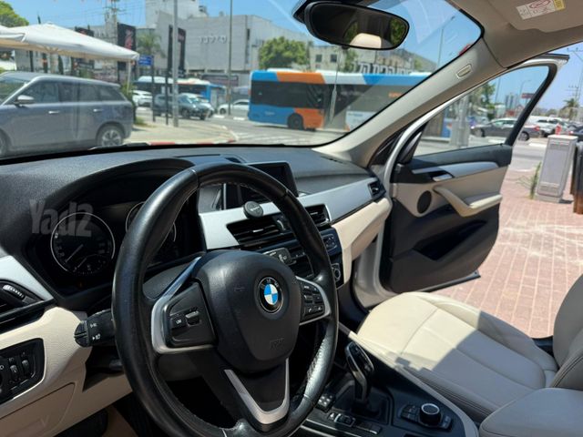 ב מ וו X1