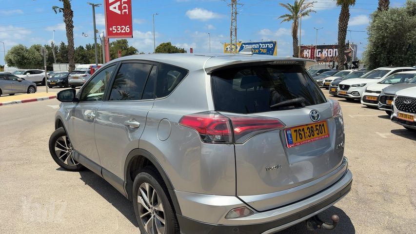טויוטה RAV4