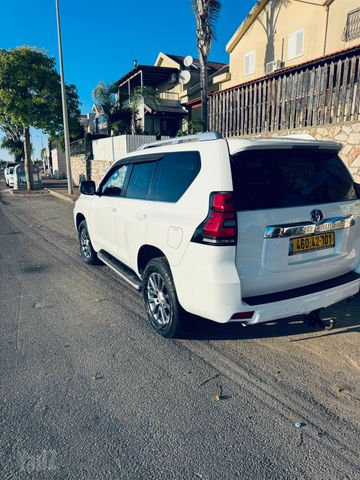 טויוטה לנד קרוזר