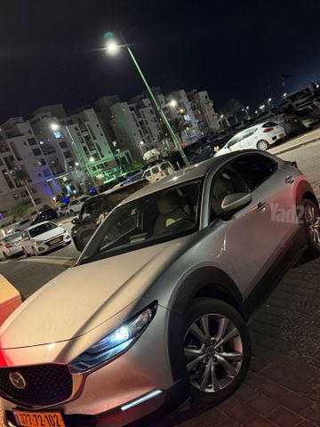 מודעת רכב מאזדה CX-30