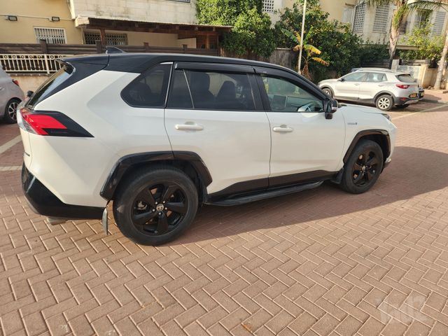 טויוטה RAV4