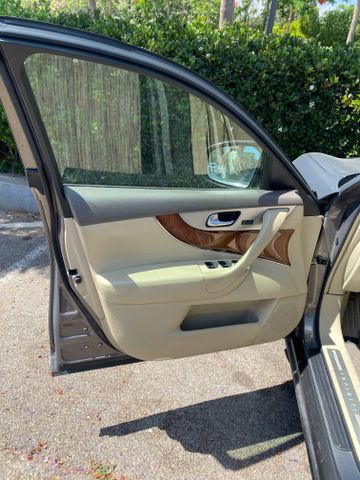 אינפיניטי QX70