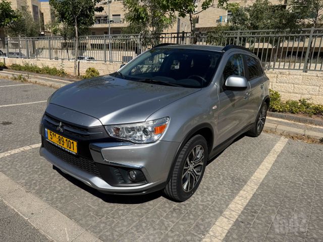 מודעת רכב מיצובישי ASX