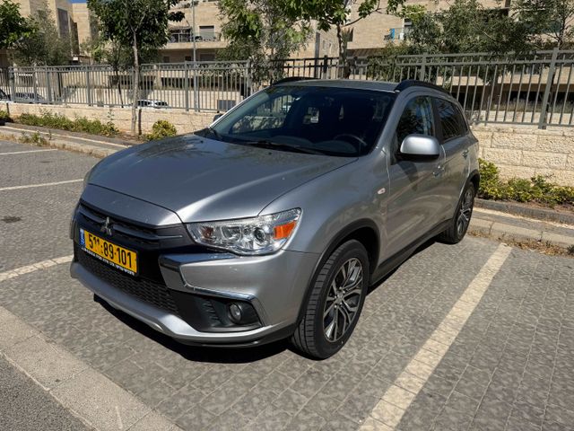 מודעת רכב מיצובישי ASX