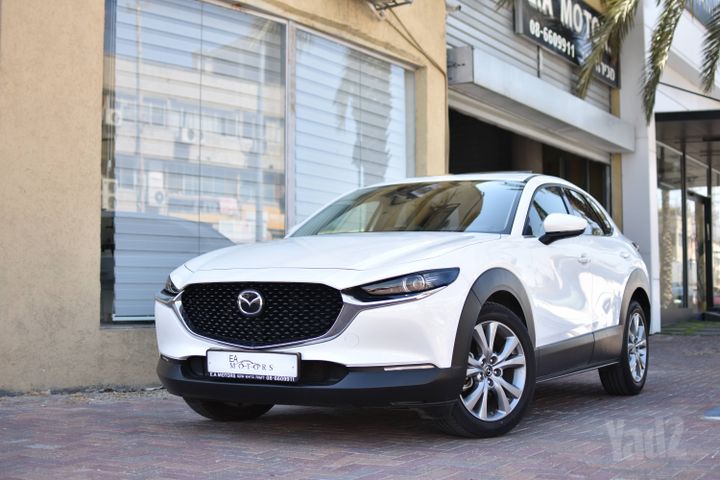 מודעת רכב מאזדה CX-30