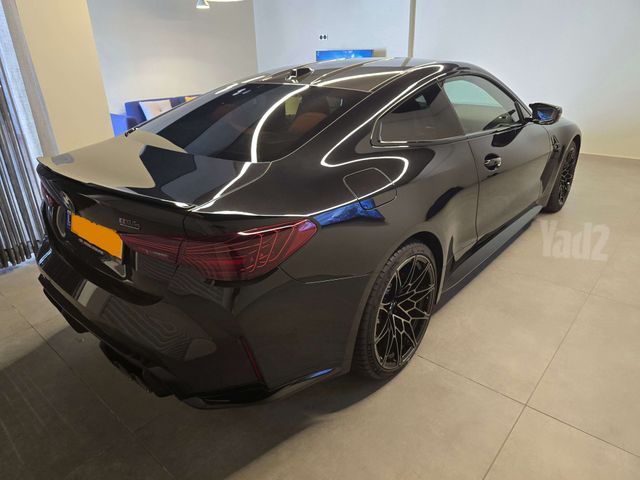 ב מ וו M4