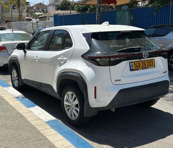 מודעת רכב טויוטה יאריס קרוס 2