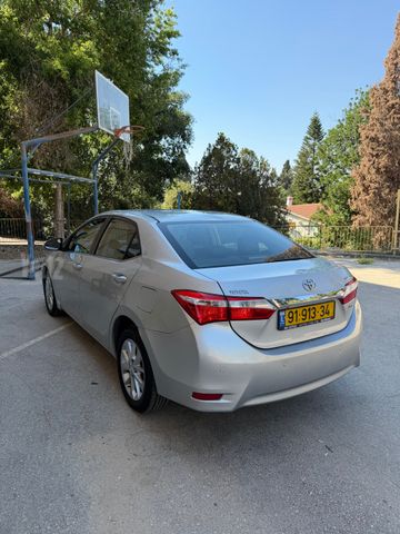 טויוטה קורולה
