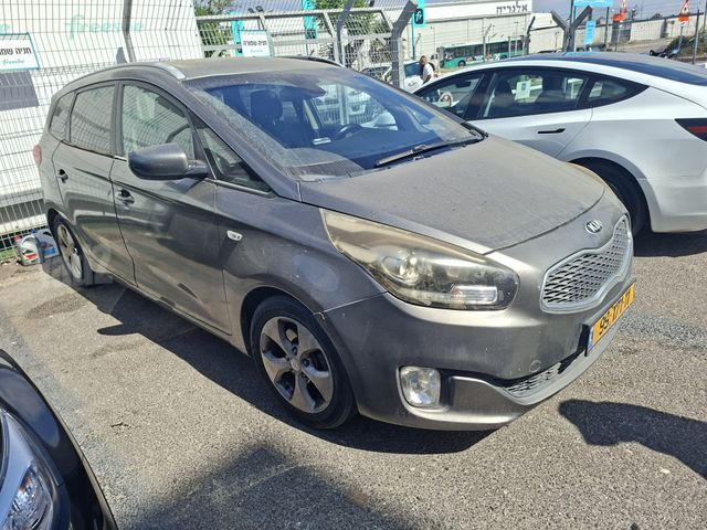 מודעת רכב קיה קארנס