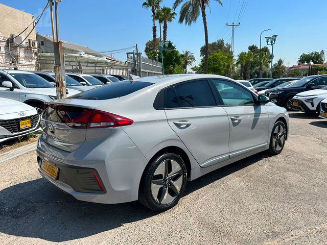 יונדאי איוניק