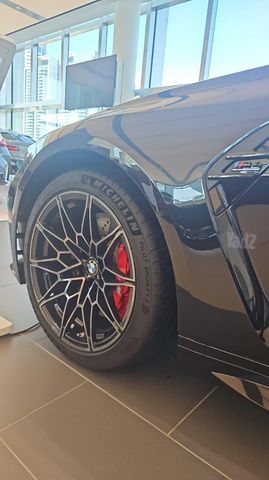 ב מ וו M4