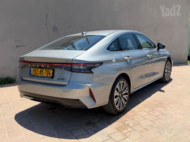 צ׳רי אריזו 8