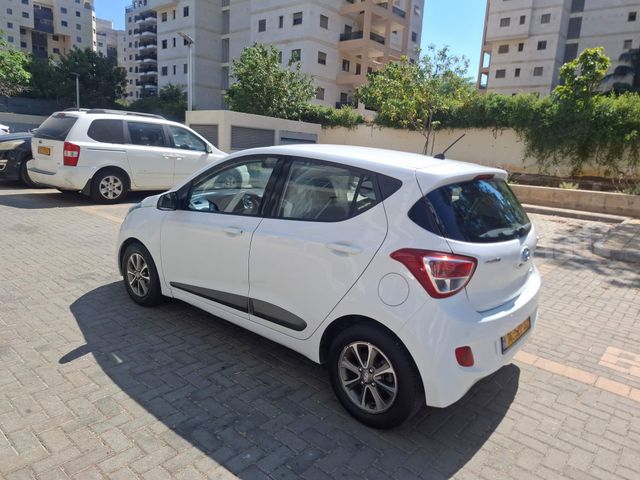 יונדאי i10