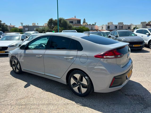 יונדאי איוניק