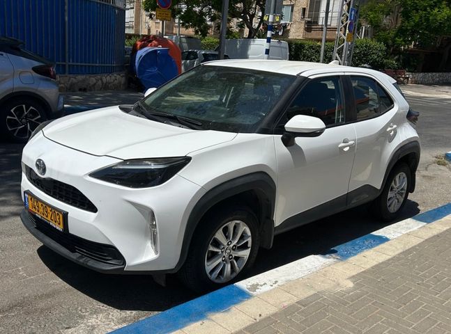 מודעת רכב טויוטה יאריס קרוס