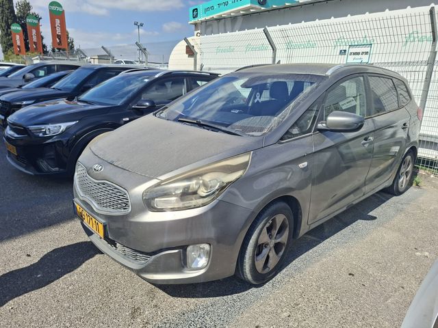 מודעת רכב קיה קארנס