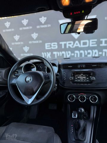 אלפא רומיאו ג'ולייטה