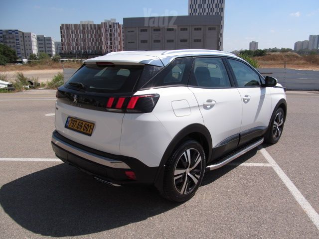 פיג'ו 3008
