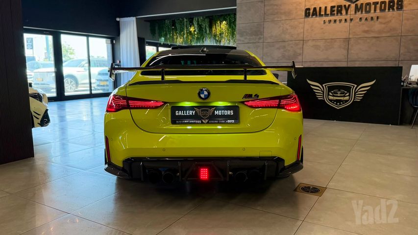 ב מ וו M4