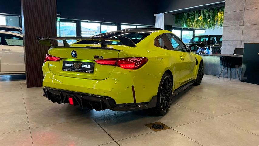 ב מ וו M4