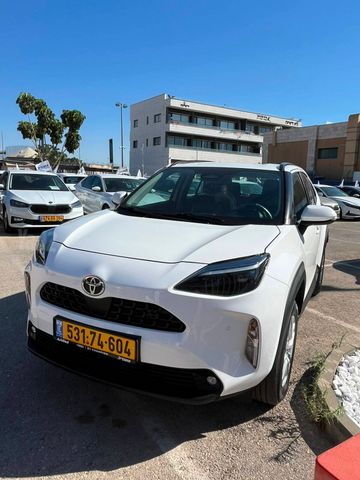 מודעת רכב טויוטה יאריס קרוס