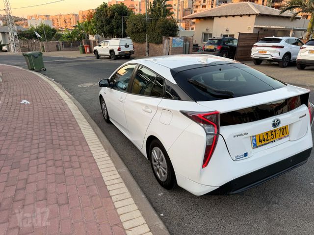 טויוטה פריוס