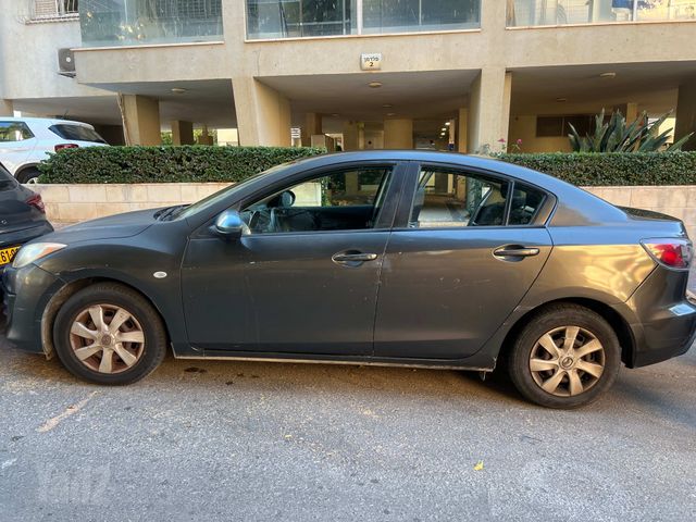 מודעת רכב מאזדה 3