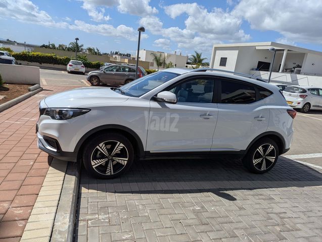 אם ג'י ZS
