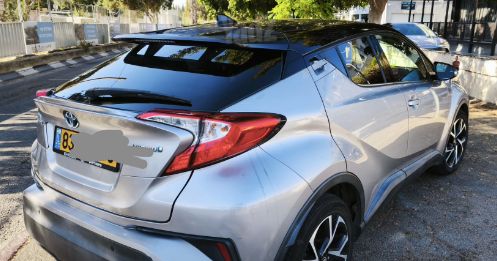 מודעת רכב טויוטה C-HR