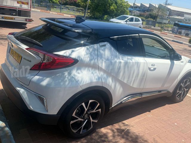 מודעת רכב טויוטה C-HR