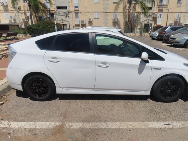 טויוטה פריוס