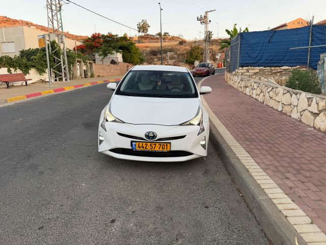 טויוטה פריוס