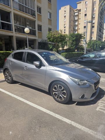 מודעת רכב מאזדה 2
