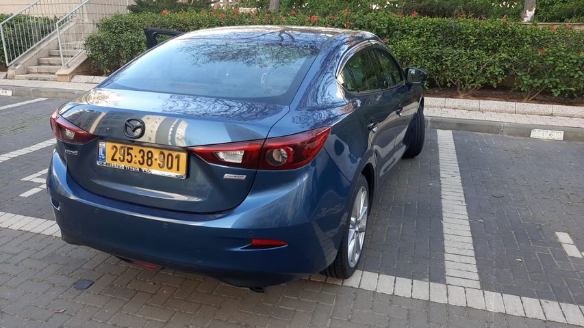 מודעת רכב מאזדה 3