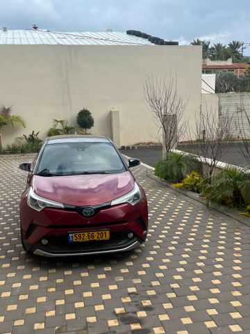 מודעת רכב טויוטה C-HR