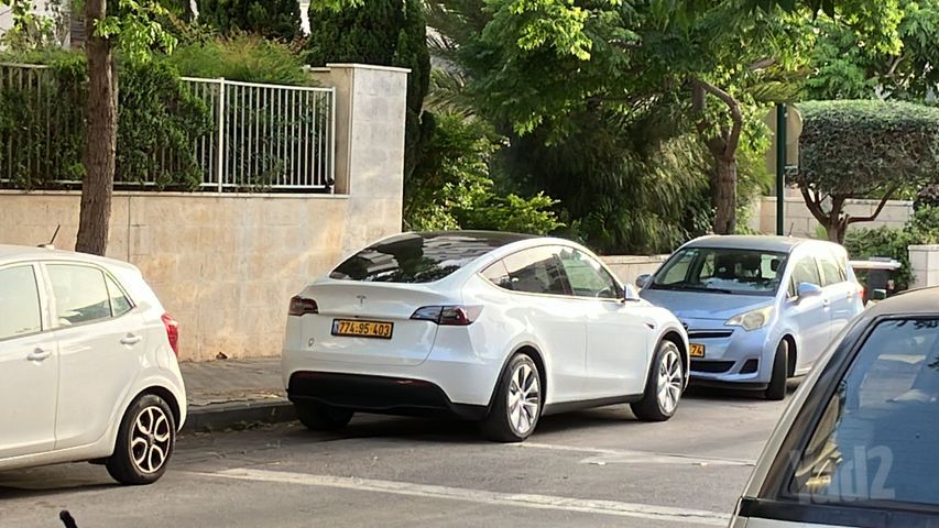 מודעת רכב טסלה מודל Y