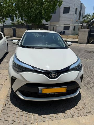 מודעת רכב טויוטה C-HR